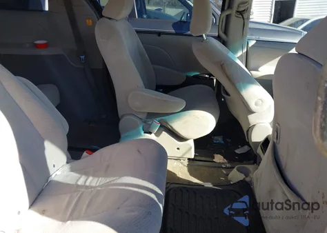 2012 Toyota Sienna Le 7 Passenger z USA, uszkodzony, nr VIN 5TDJK3DC3CS048579